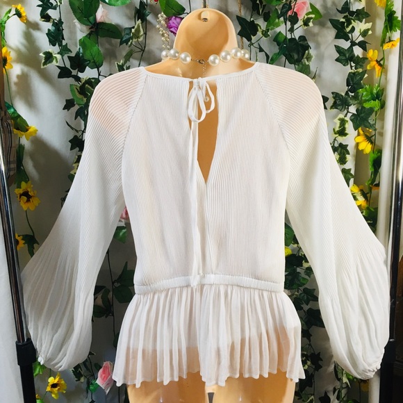 *PREVIEW* cream blouse. So soft and feminine π€ - Picture 3 of 11